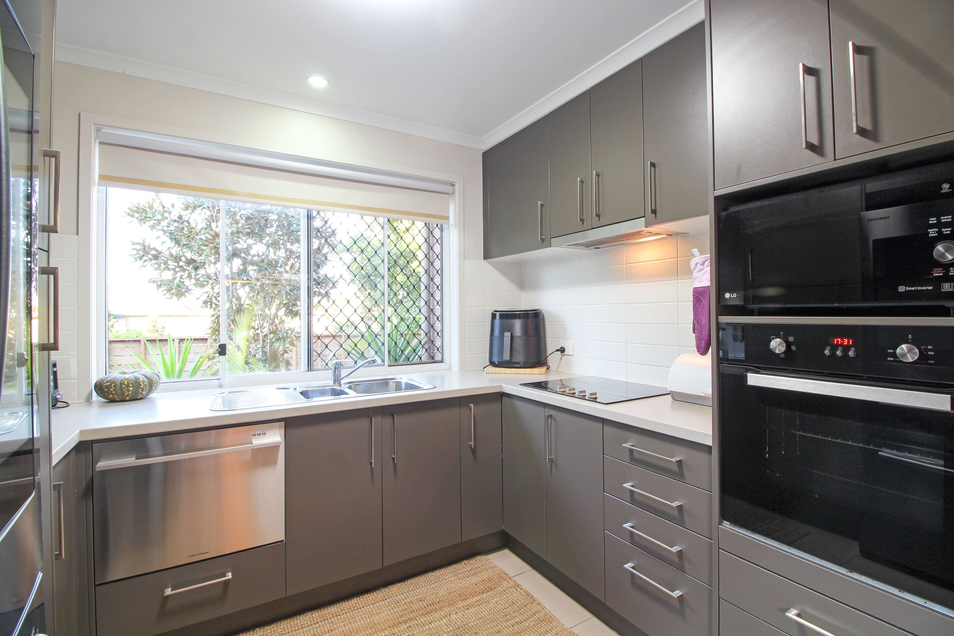 6 Denman Street, Leichhardt QLD 4305, Leichhardt - Thumbnail 8