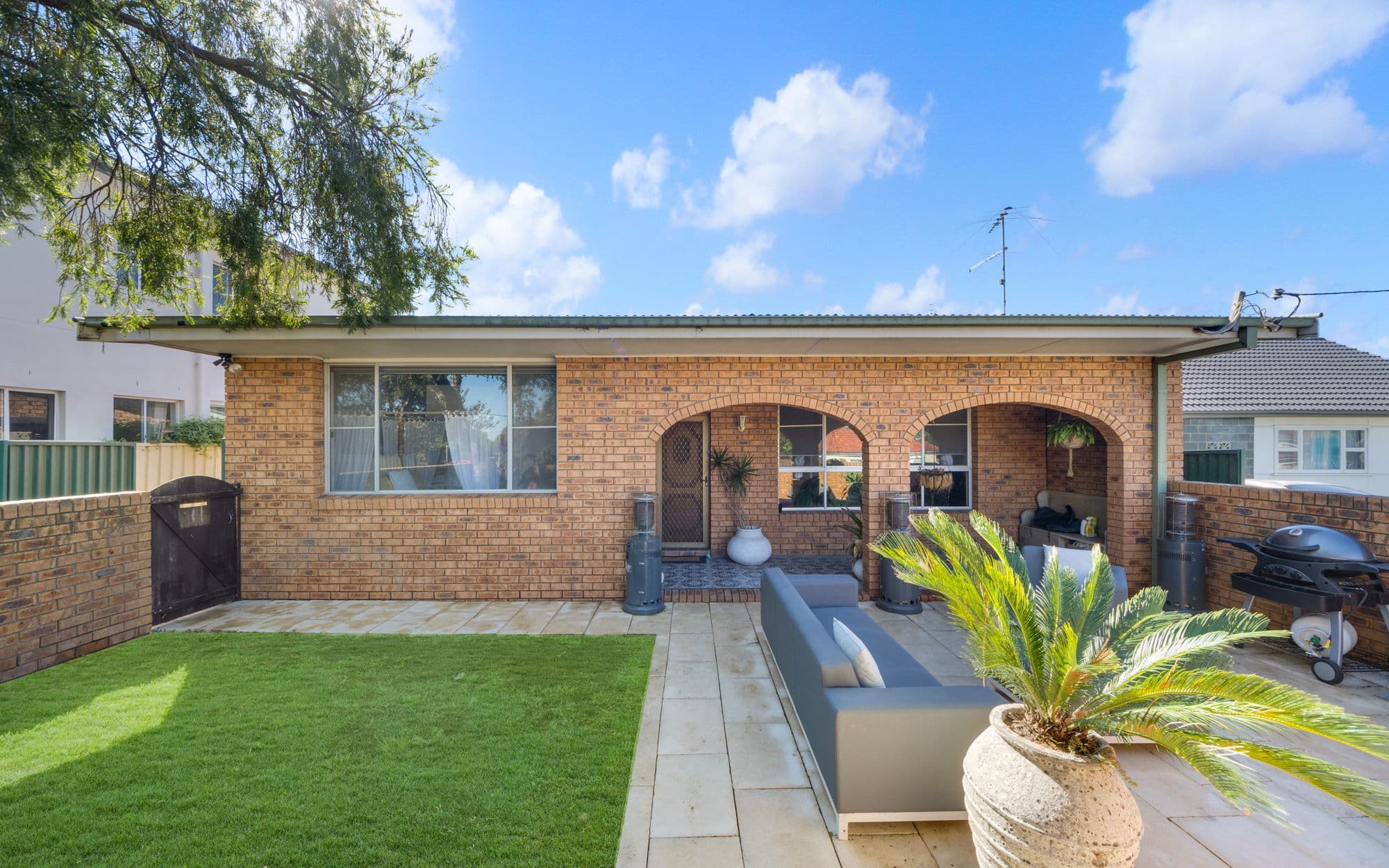 2/8 Bradbury Avenue, Campbelltown NSW 2560, Campbelltown - Image 1
