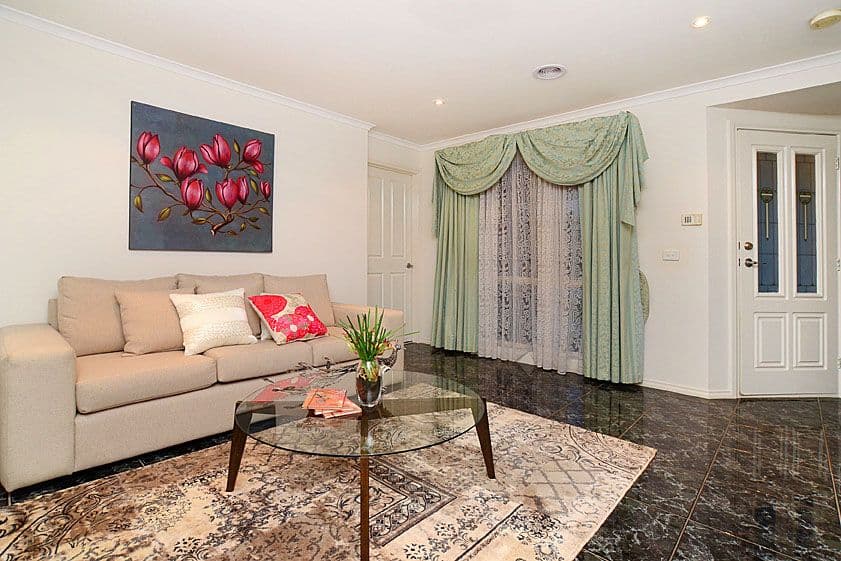 19 Pollock Drive, MILL PARK VIC 3082, Mill Park - Thumbnail 2