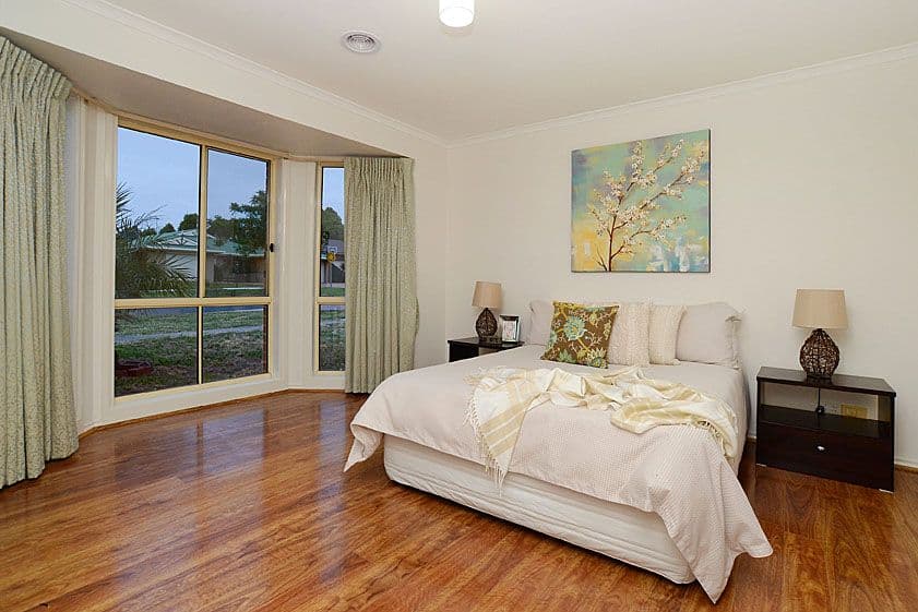 19 Pollock Drive, MILL PARK VIC 3082, Mill Park - Thumbnail 4