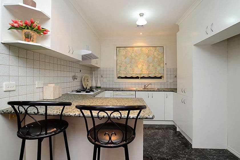 19 Pollock Drive, MILL PARK VIC 3082, Mill Park - Thumbnail 6
