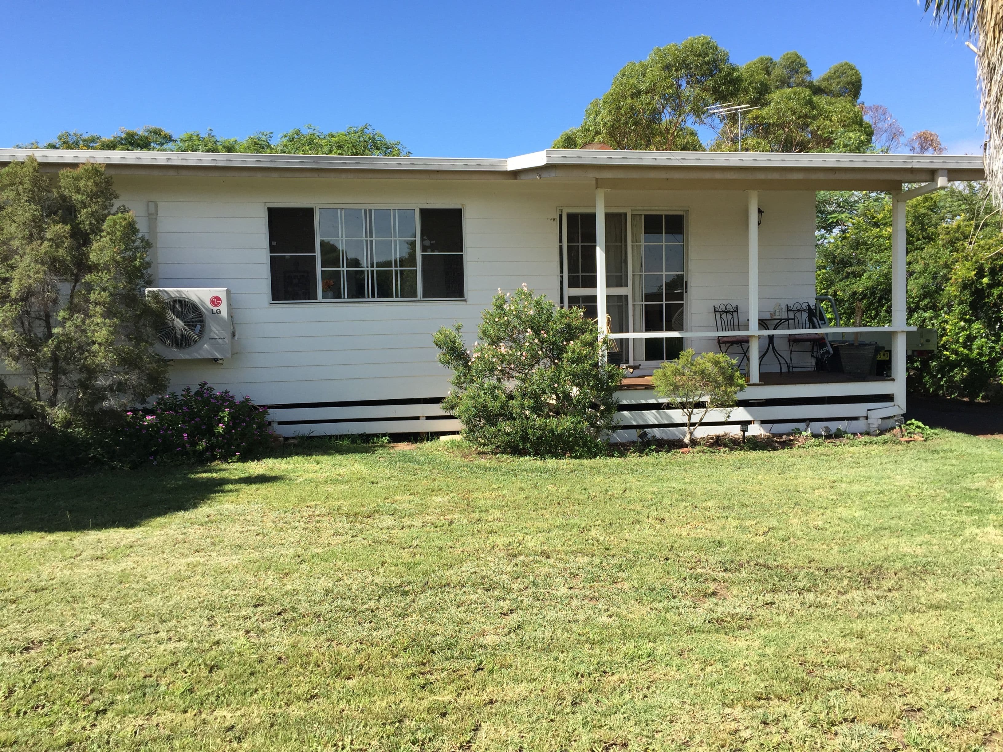 10 Robertson Street, Roma QLD 4455, Roma - Thumbnail 2