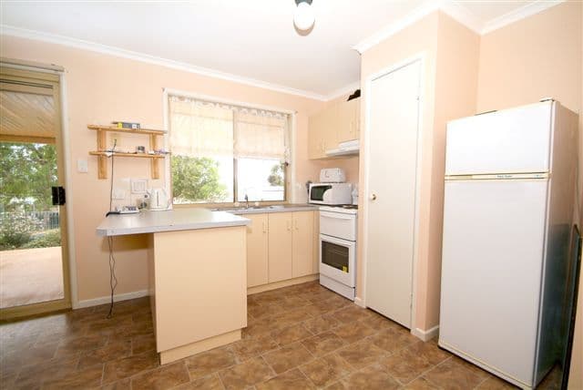 8  Beechcraft Court, WILSONTON QLD 4350, Wilsonton - Thumbnail 2