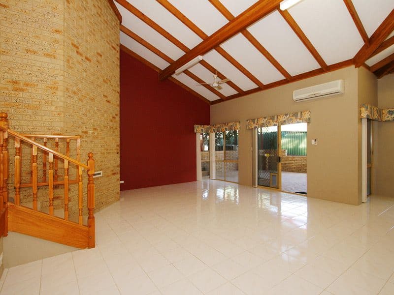 12 Lorikeet Heights, BALLAJURA WA 6066, Ballajura - Thumbnail 2