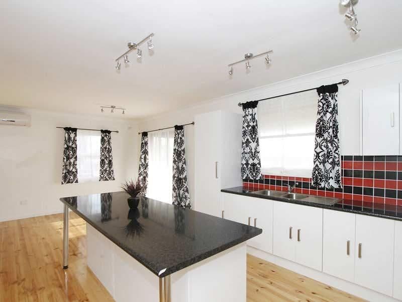11 Brodie Crescent, CHRISTIES BEACH SA 5165, Christies Beach - Thumbnail 3