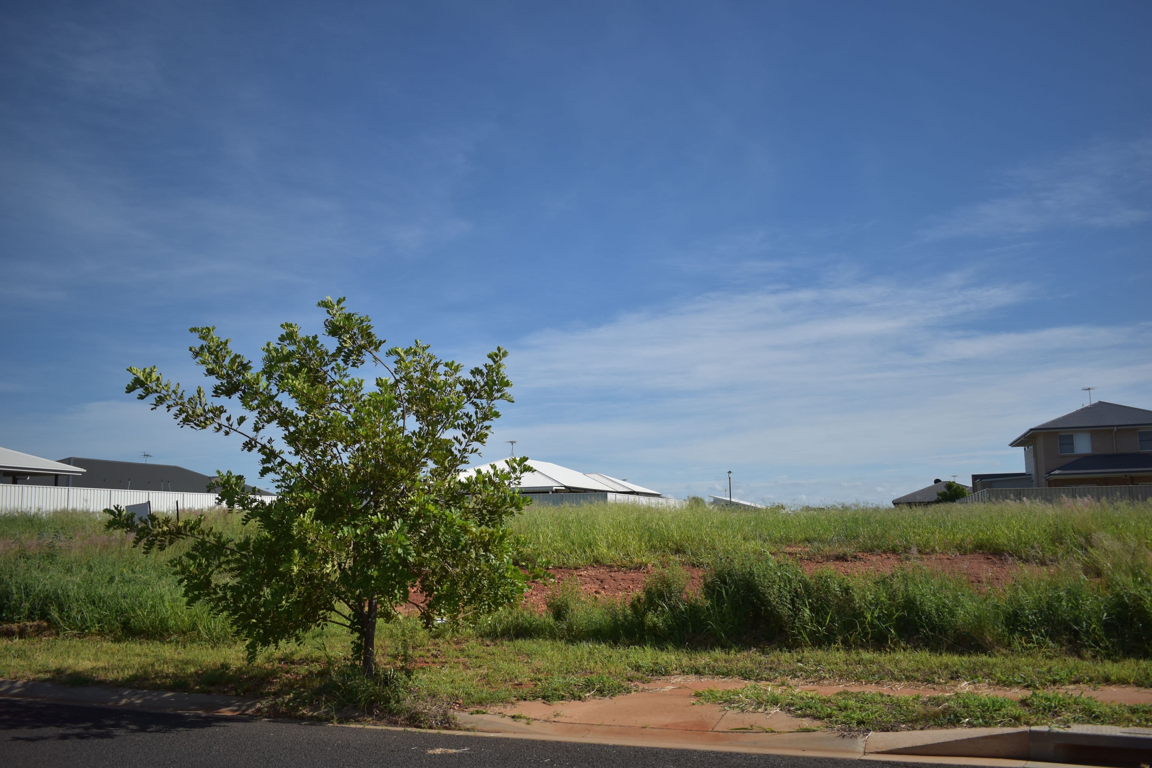 32 Canterbury Road, Emerald QLD 4720, Emerald - Thumbnail 2