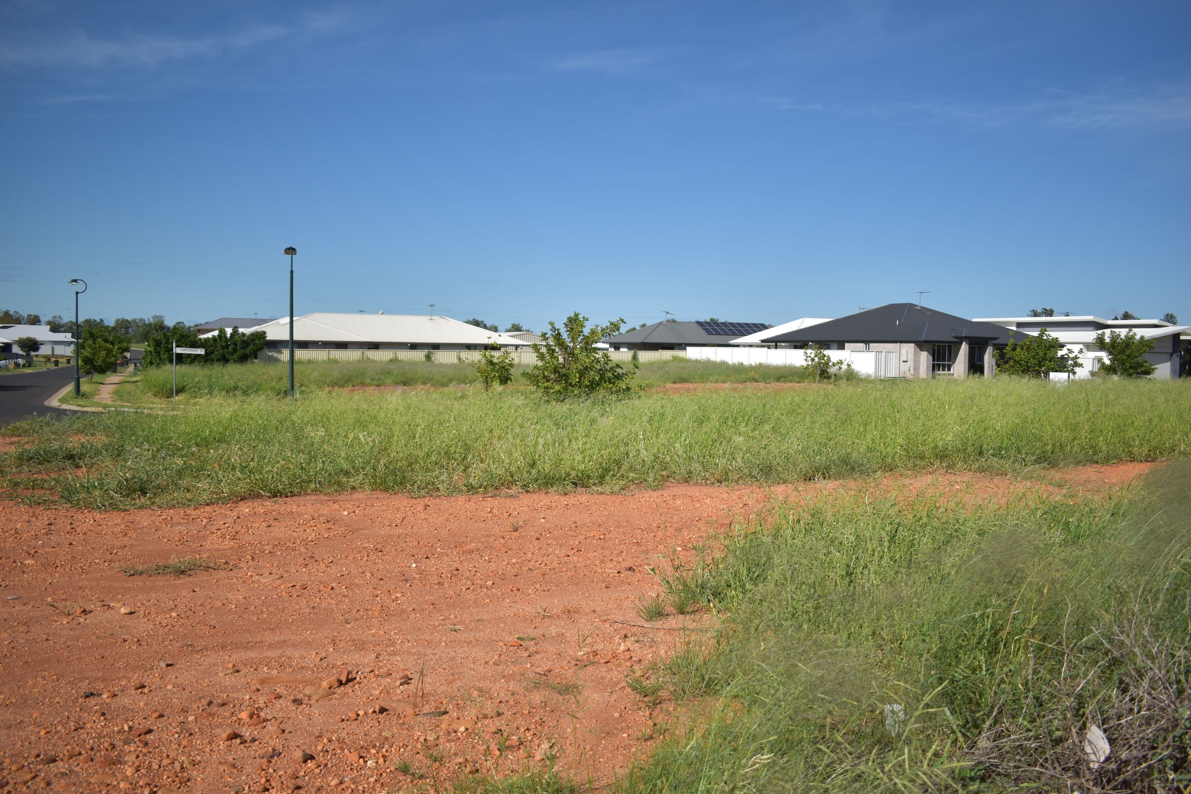32 Canterbury Road, Emerald QLD 4720, Emerald - Thumbnail 3