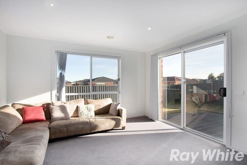 19 Orchard Valley Avenue, PAKENHAM VIC 3810, Pakenham - Thumbnail 3