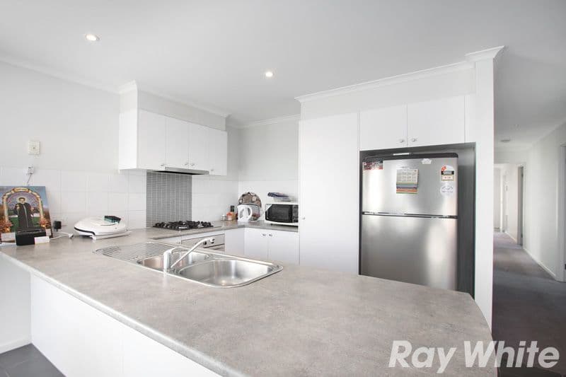 19 Orchard Valley Avenue, PAKENHAM VIC 3810, Pakenham - Thumbnail 4