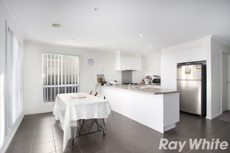 19 Orchard Valley Avenue, PAKENHAM VIC 3810, Pakenham - Thumbnail 5