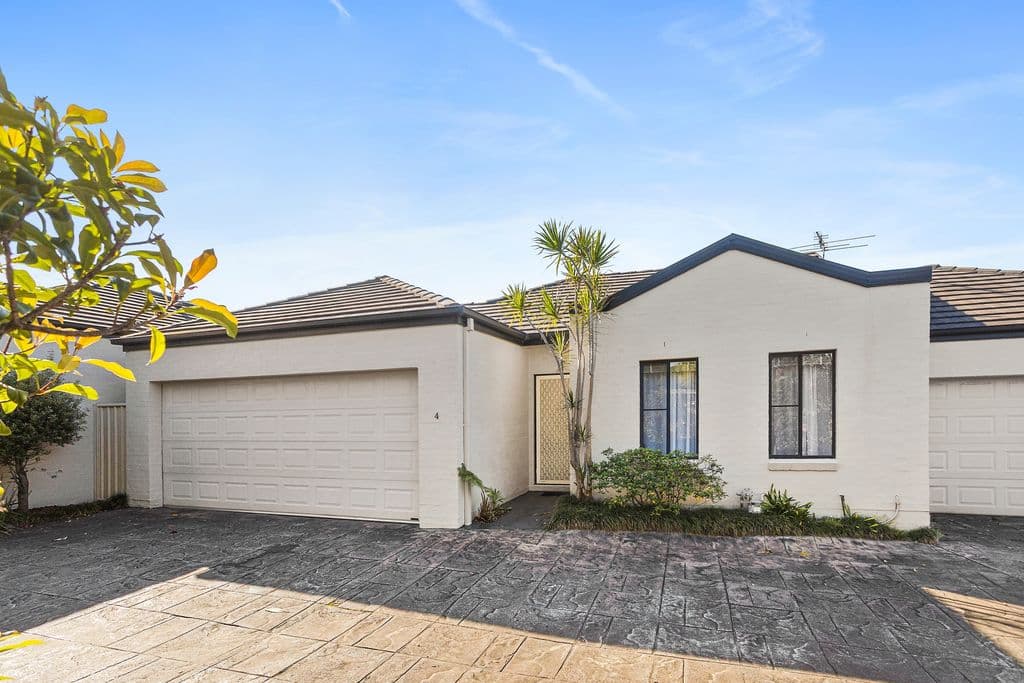 4/13 Luxor Street, Woonona - Image 1