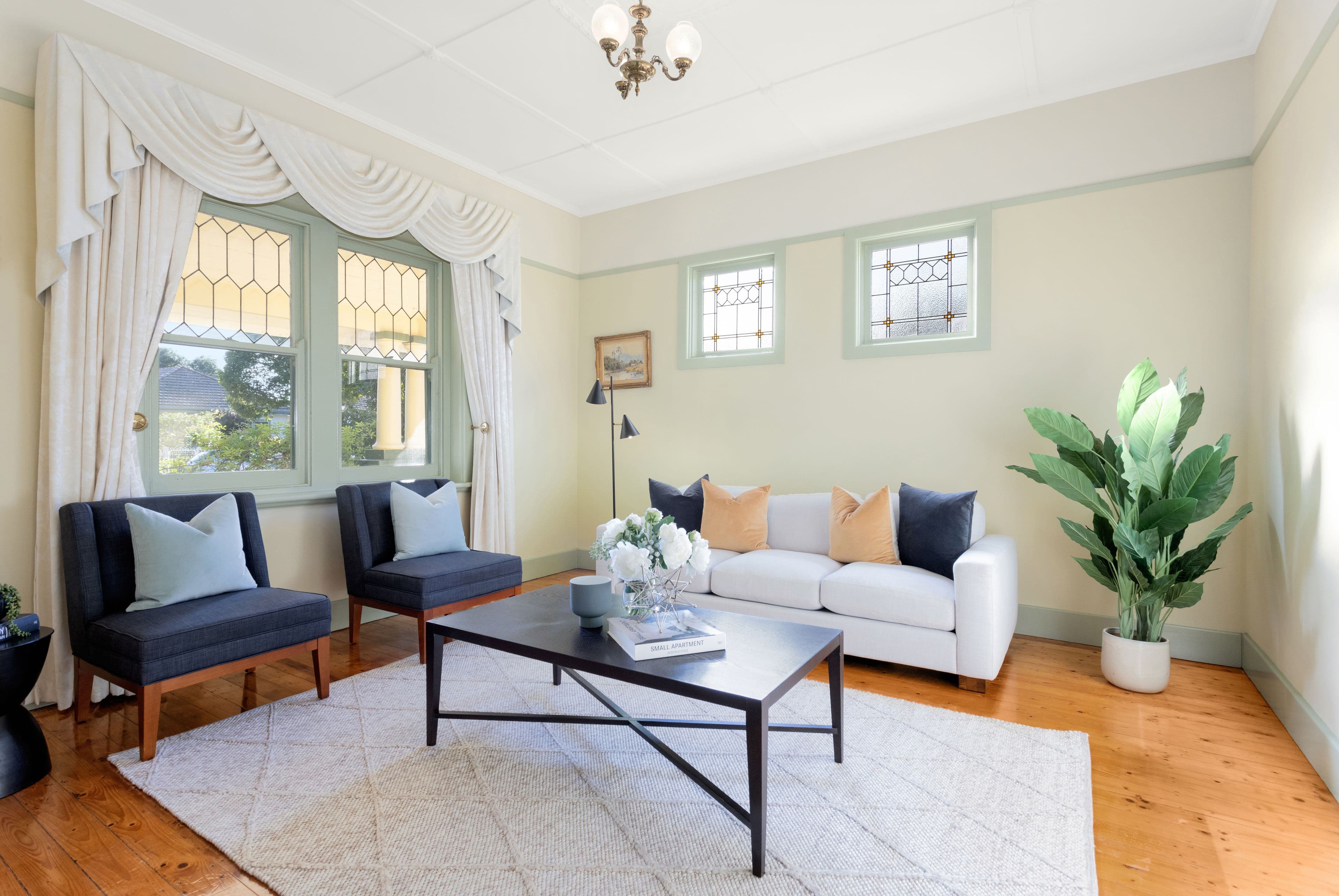 2 Calembeena Avenue, Hughesdale VIC 3166, Hughesdale - Thumbnail 2