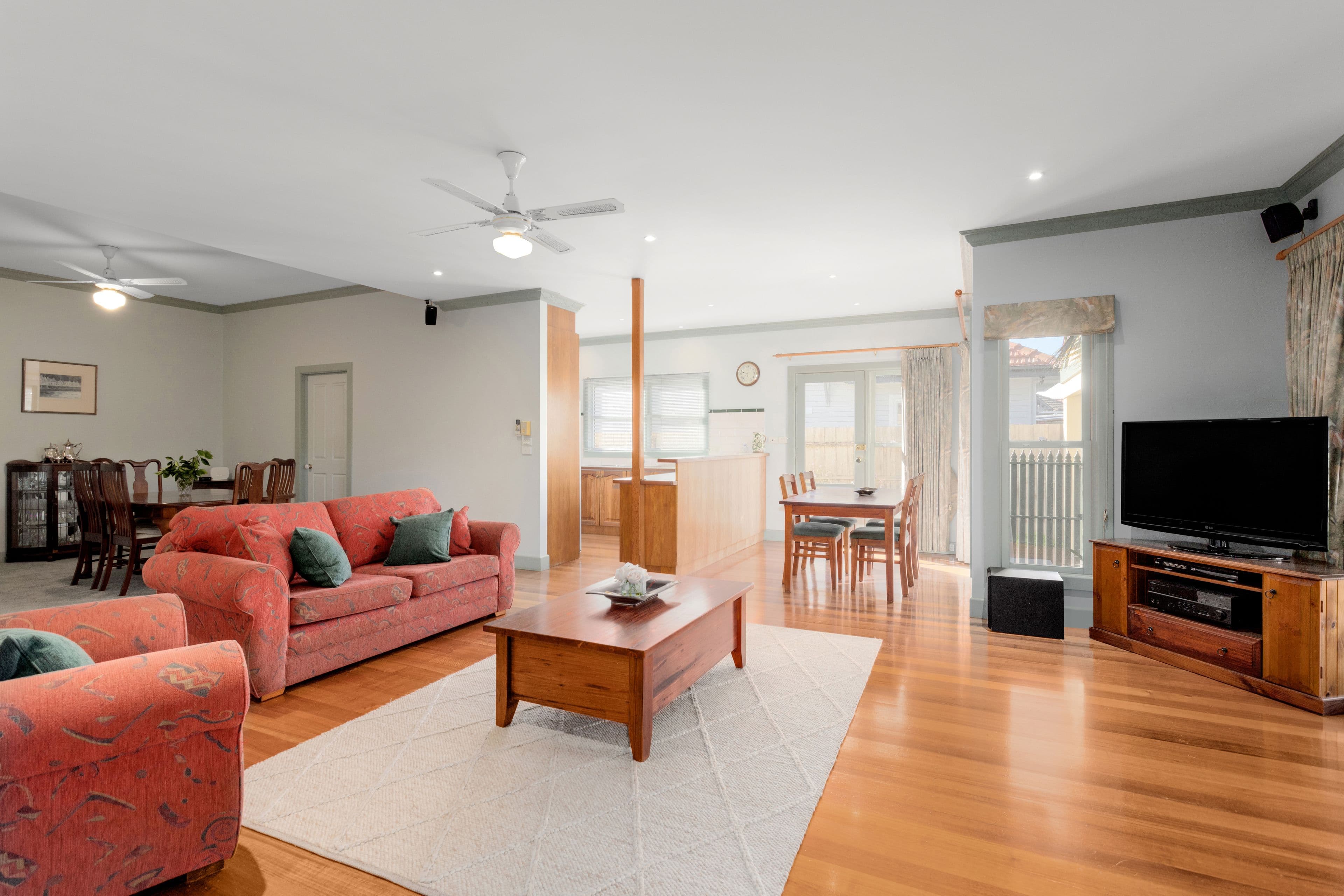 2 Calembeena Avenue, Hughesdale VIC 3166, Hughesdale - Thumbnail 3
