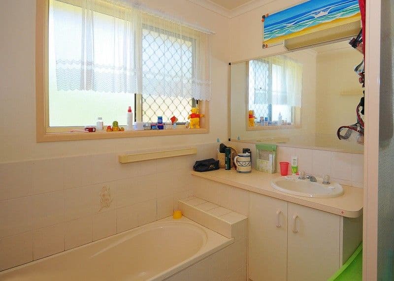 24 Wattlebird Lane, ELI WATERS QLD 4655, Eli Waters - Thumbnail 5
