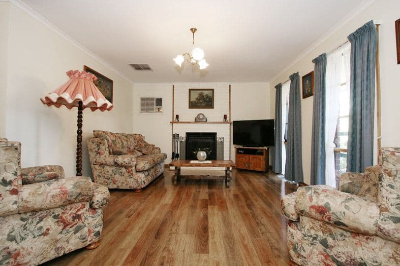 34 Churchill Drive, MOOROOLBARK VIC 3138, Mooroolbark - Thumbnail 2