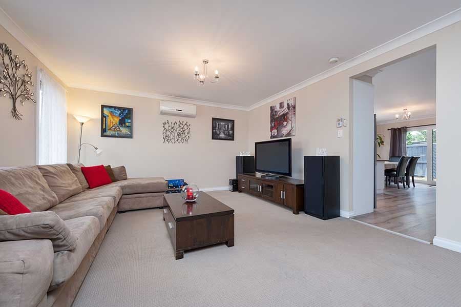 17 Pembroke Crescent, Craigieburn VIC 3064, Craigieburn - Thumbnail 3