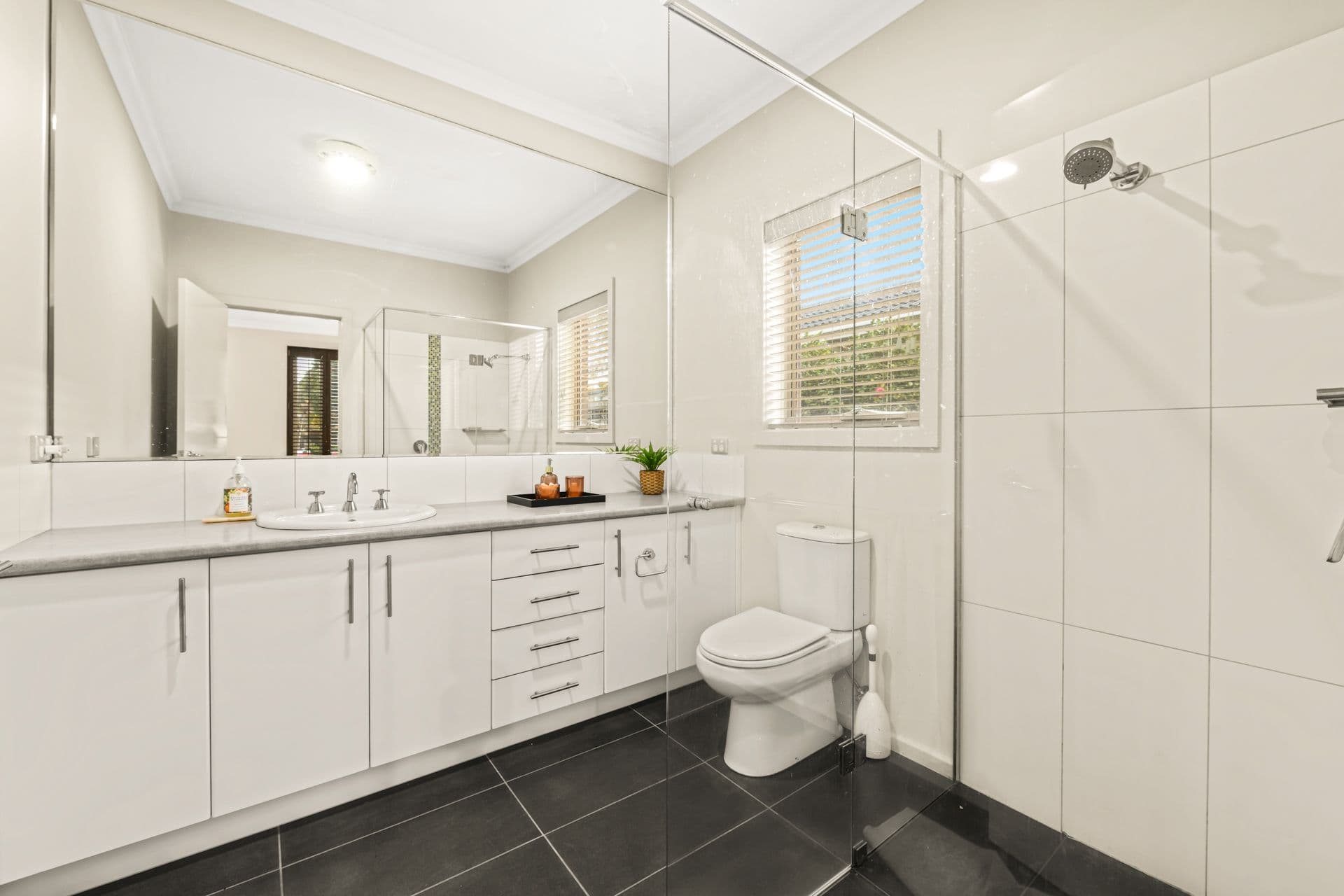 8 Cypress Avenue, Glen Waverley VIC 3150, Glen Waverley - Thumbnail 3