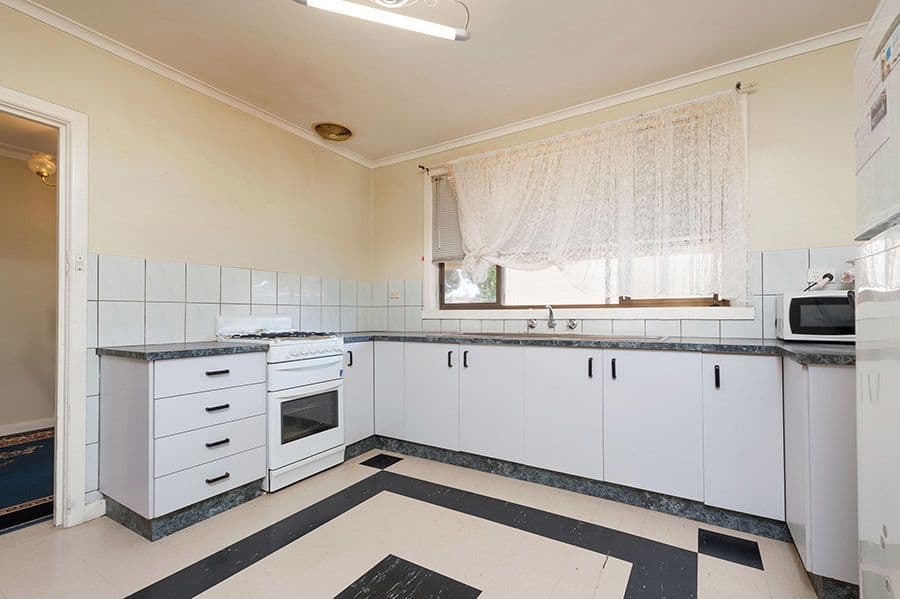 77 Millawa Avenue, St Albans VIC 3021, St Albans - Thumbnail 4