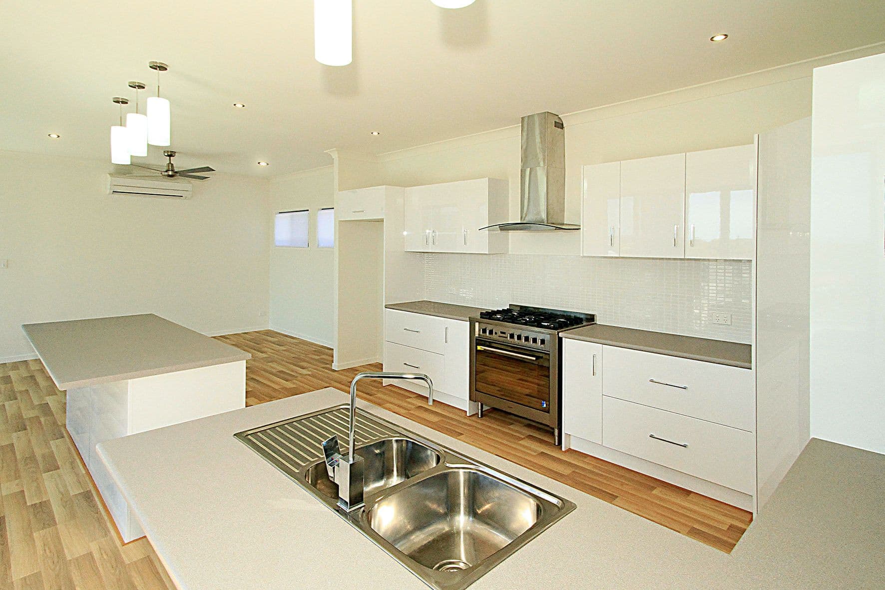 13 Eucalyptus Avenue, LAMMERMOOR QLD 4703, Lammermoor - Thumbnail 2