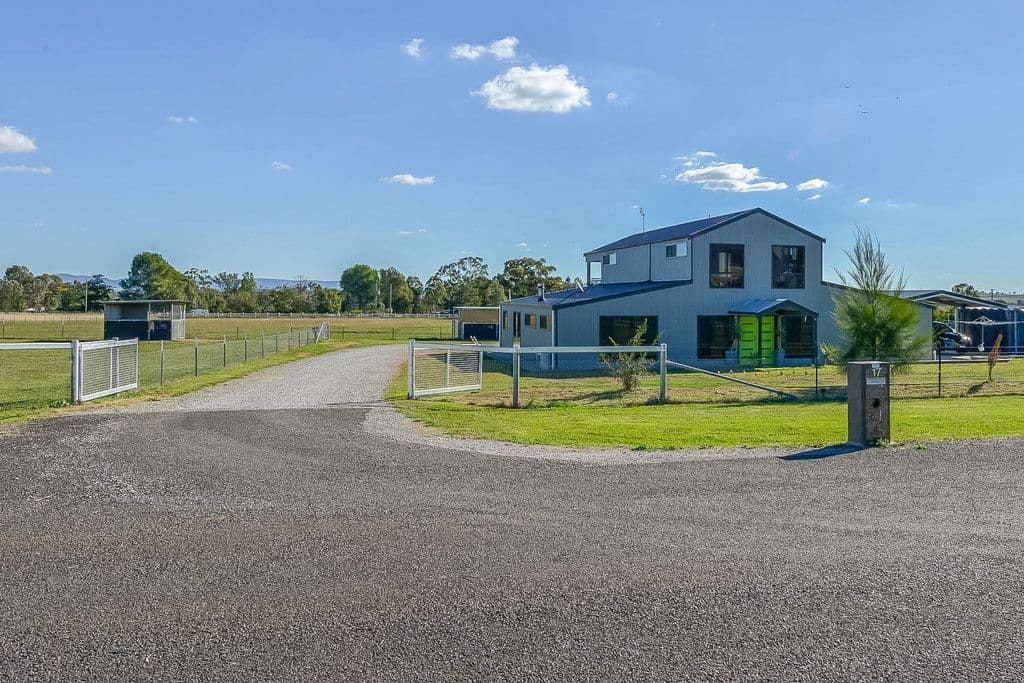 17 Manina Way, Tamworth NSW 2340, Tamworth - Image 1