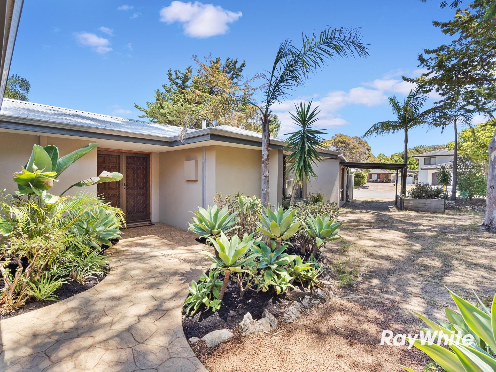 39 Smith Street, North Ipswich QLD 4305, North Ipswich - Thumbnail 2