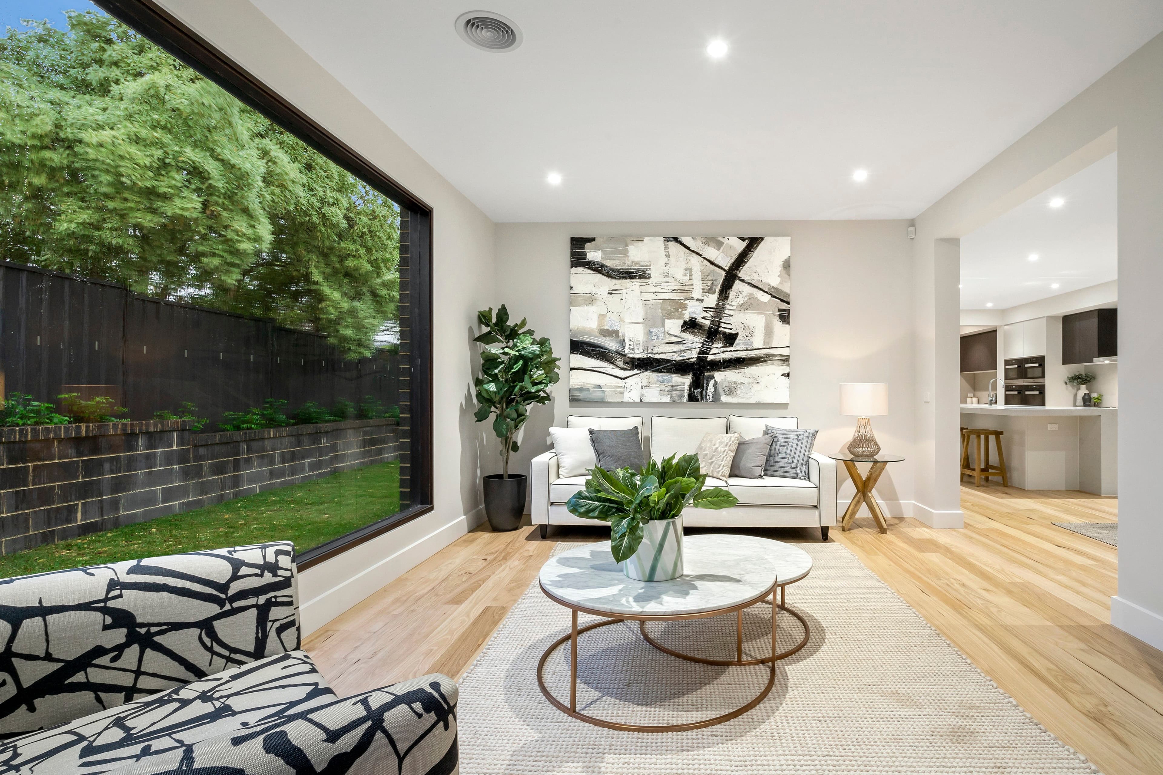 14 Robertswood Close, Doncaster East VIC 3109, Doncaster East - Thumbnail 2