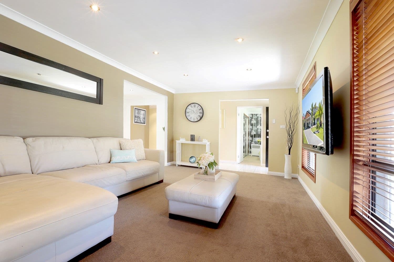 8 Yellow Place, Claremont Meadows - Thumbnail 3