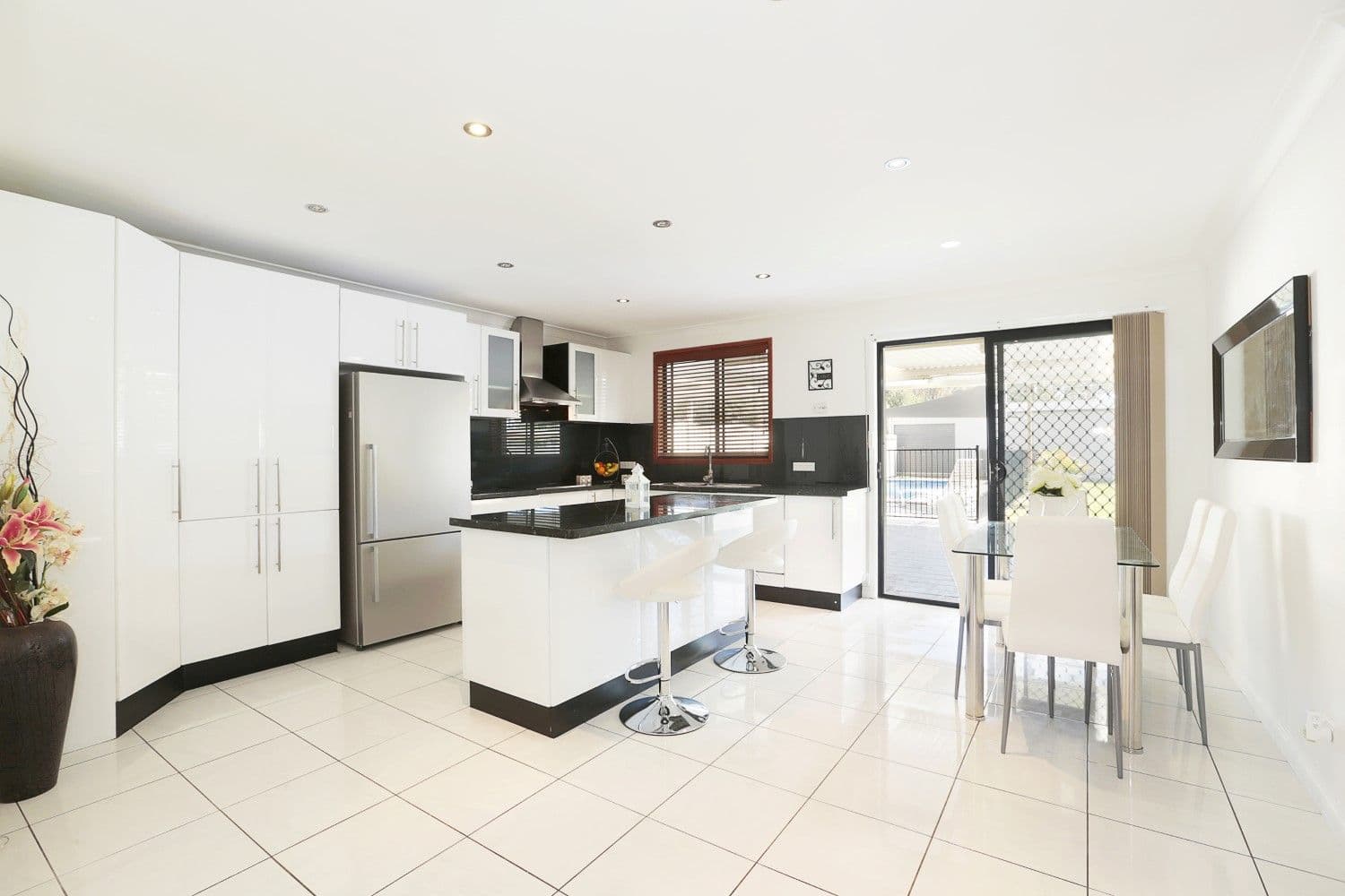 8 Yellow Place, Claremont Meadows - Thumbnail 4