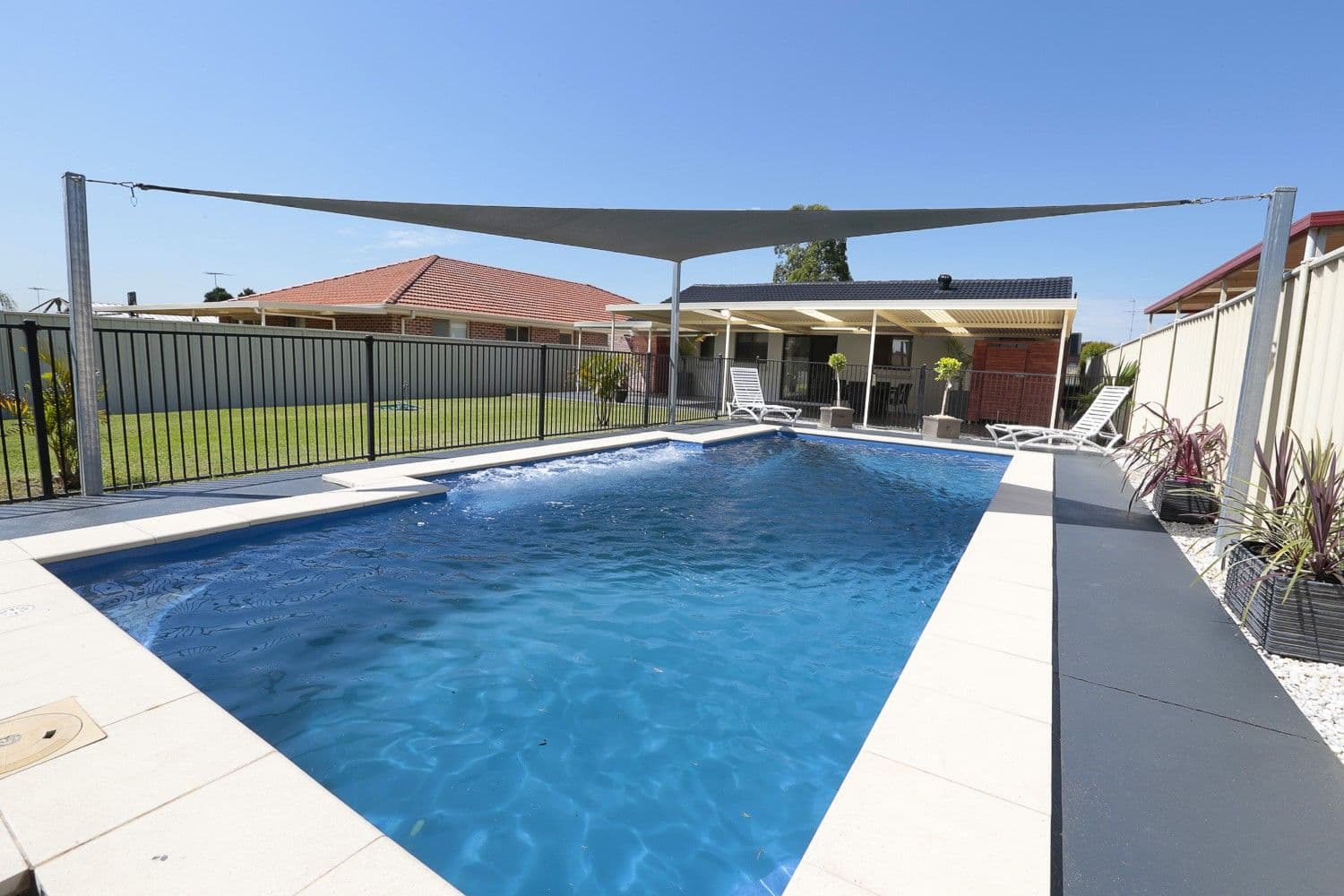 8 Yellow Place, Claremont Meadows - Thumbnail 8