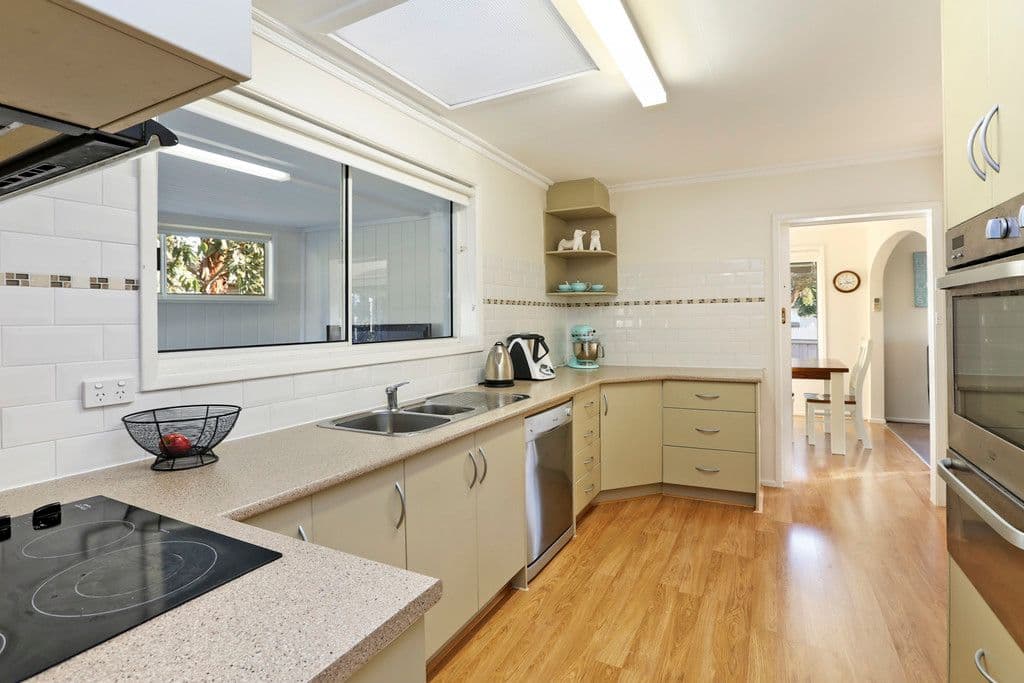 1 Amoore Avenue, Highton VIC 3216, Highton - Thumbnail 5
