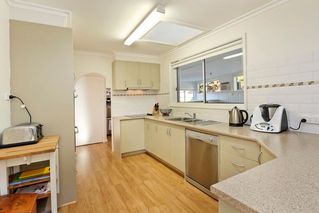 1 Amoore Avenue, Highton VIC 3216, Highton - Thumbnail 6