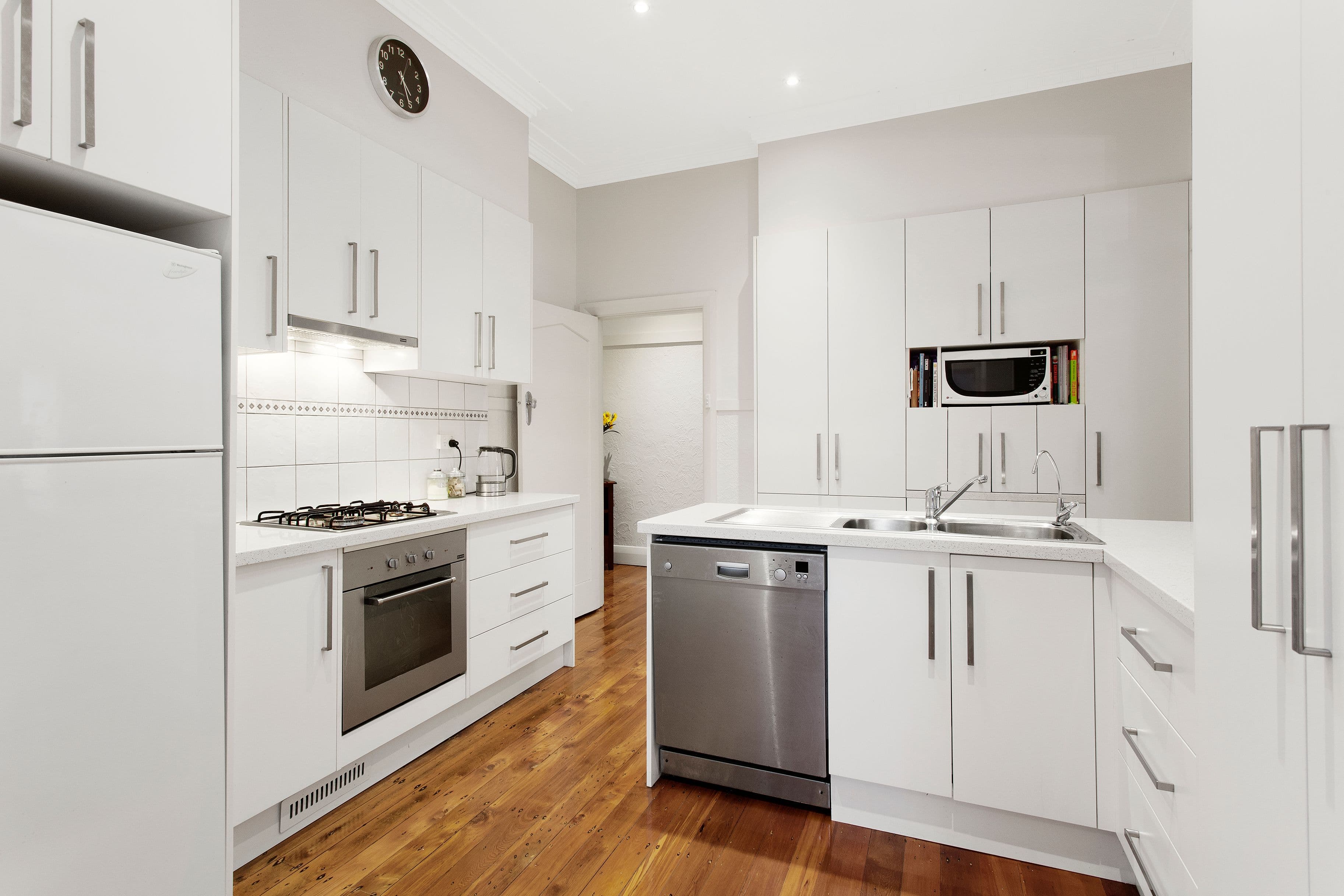 14 Carlisle Crescent, Hughesdale VIC 3166, Hughesdale - Thumbnail 2