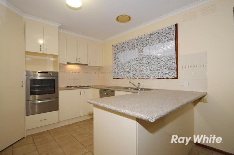 13 MacArthur Drive, CRANBOURNE VIC 3977, Cranbourne - Thumbnail 2
