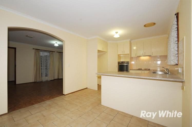 13 MacArthur Drive, CRANBOURNE VIC 3977, Cranbourne - Thumbnail 3
