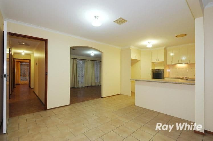 13 MacArthur Drive, CRANBOURNE VIC 3977, Cranbourne - Thumbnail 4