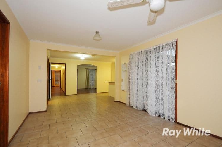 13 MacArthur Drive, CRANBOURNE VIC 3977, Cranbourne - Thumbnail 6