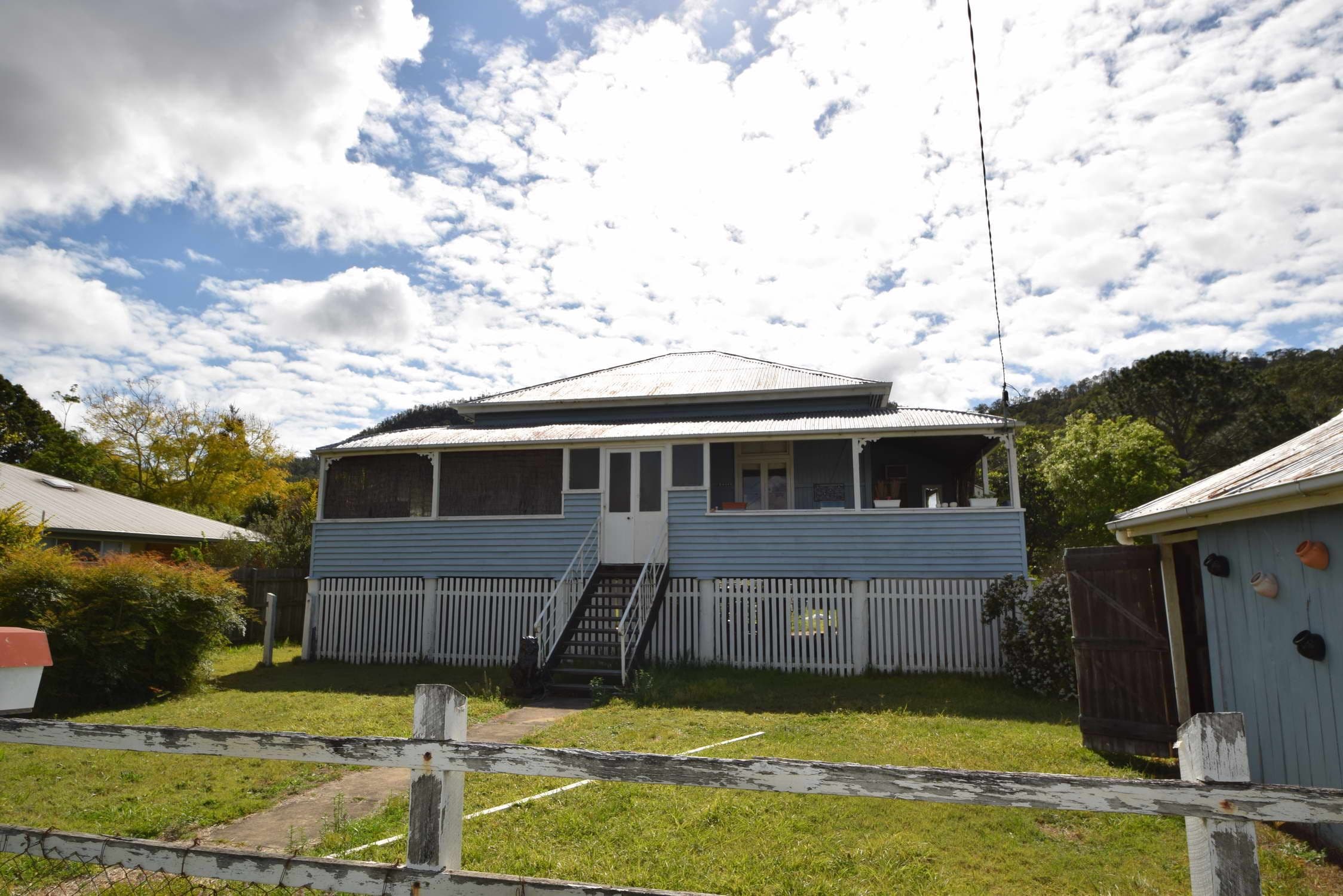 17 Russell Street, Esk QLD 4312, Esk - Thumbnail 2