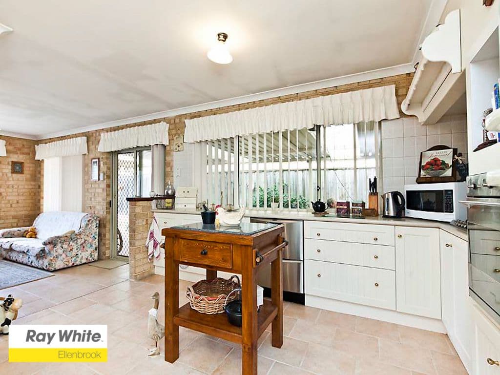 17 Midsummer Circle, ELLENBROOK WA 6069, Ellenbrook - Thumbnail 3