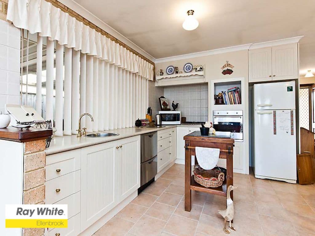 17 Midsummer Circle, ELLENBROOK WA 6069, Ellenbrook - Thumbnail 4
