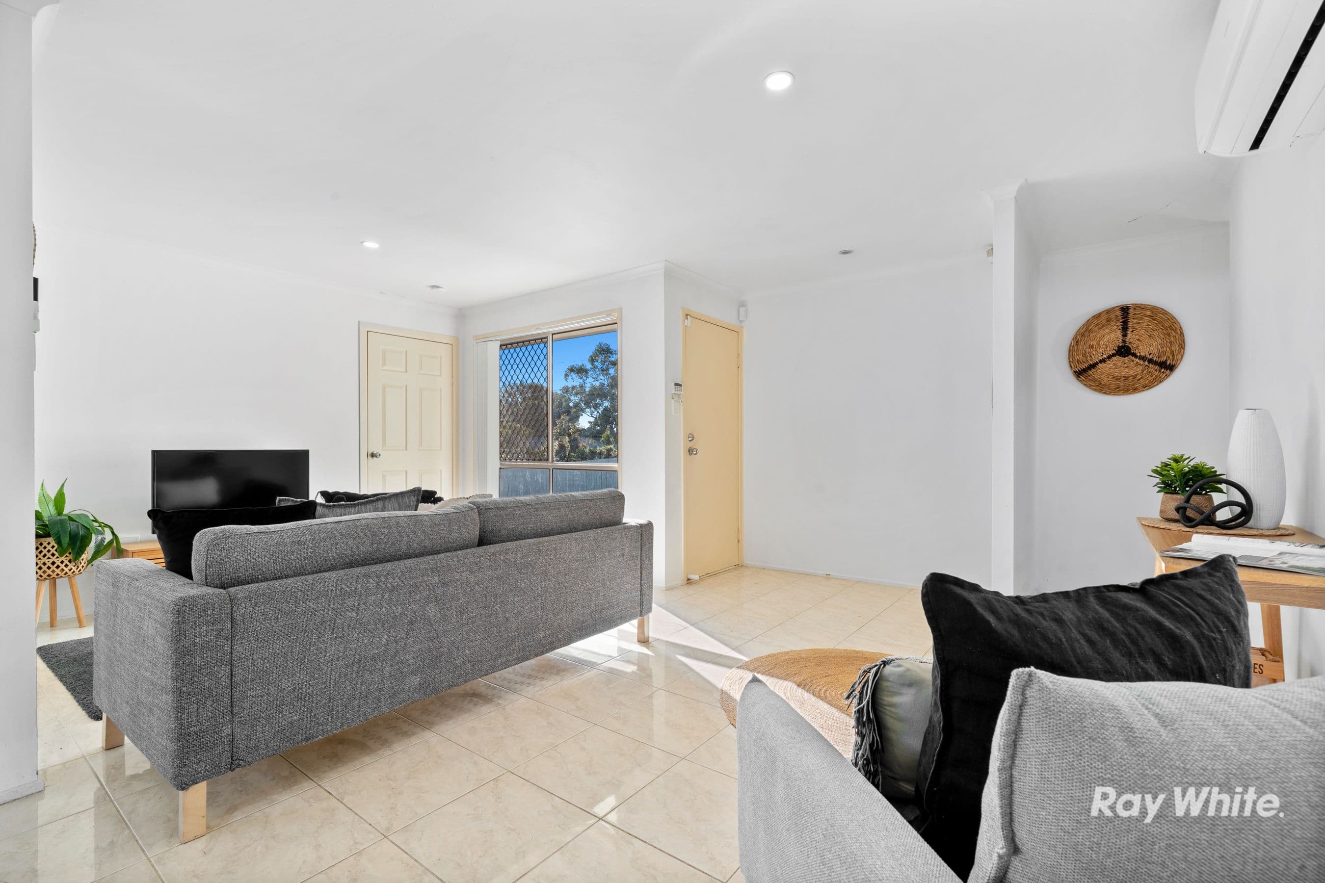 77 Barossa Street, Kingston QLD 4114, Kingston - Thumbnail 5