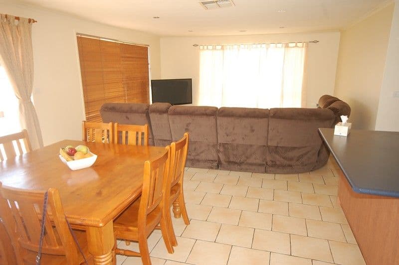 13 Montrose Drive, GRIFFITH NSW 2680, Griffith - Thumbnail 4
