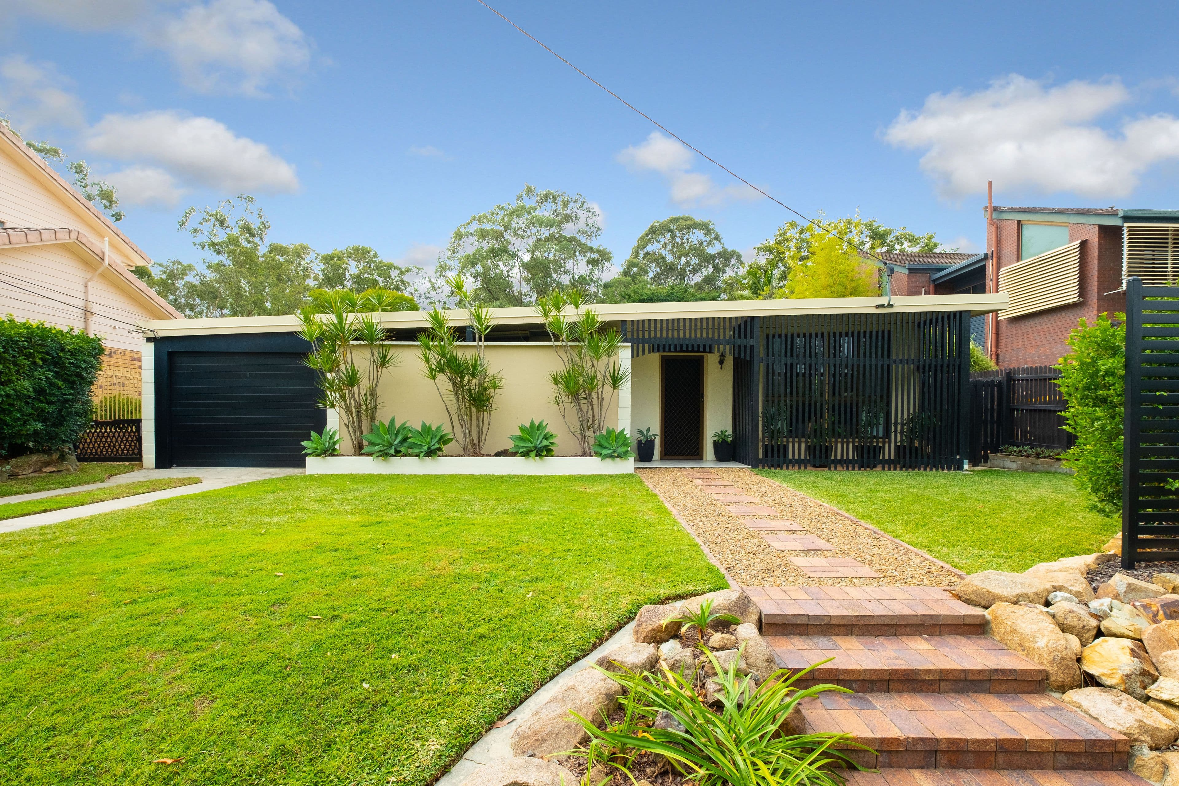 22 Algona Street, Holland Park West QLD 4121, Holland Park West - Thumbnail 2