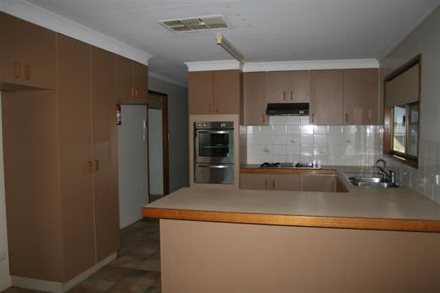 65 Currey Street, ROMA QLD 4455, Roma - Thumbnail 2