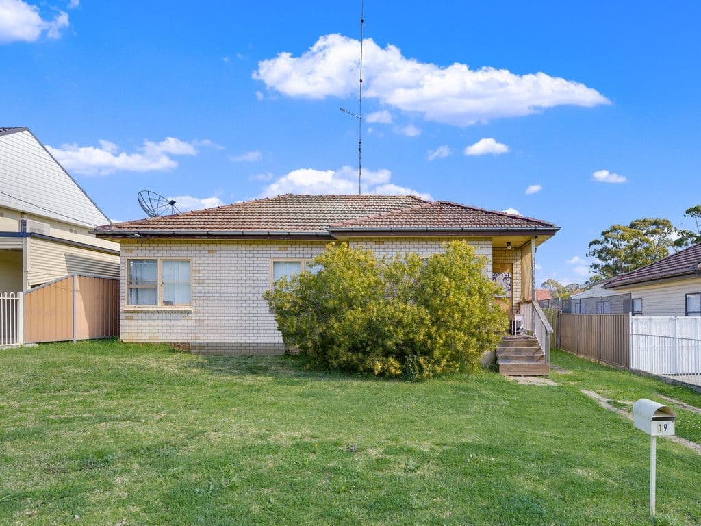 19 Bland Street, Bradbury NSW 2560, Bradbury - Image 1