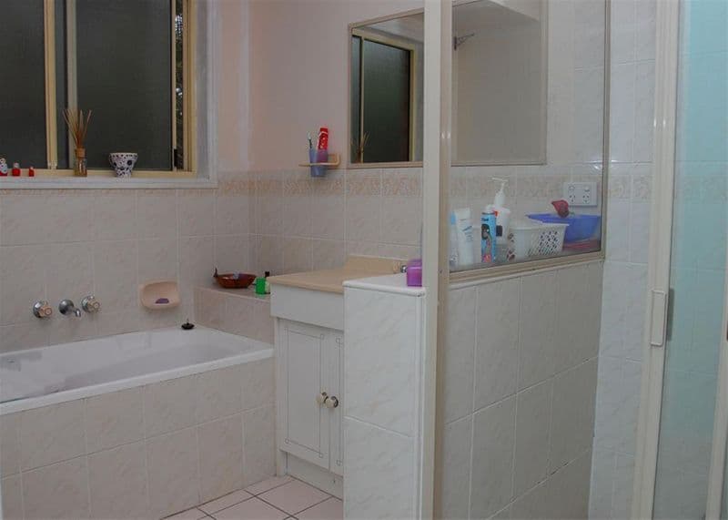 12  Deloraine Avenue, URANGAN QLD 4655, Urangan - Thumbnail 6