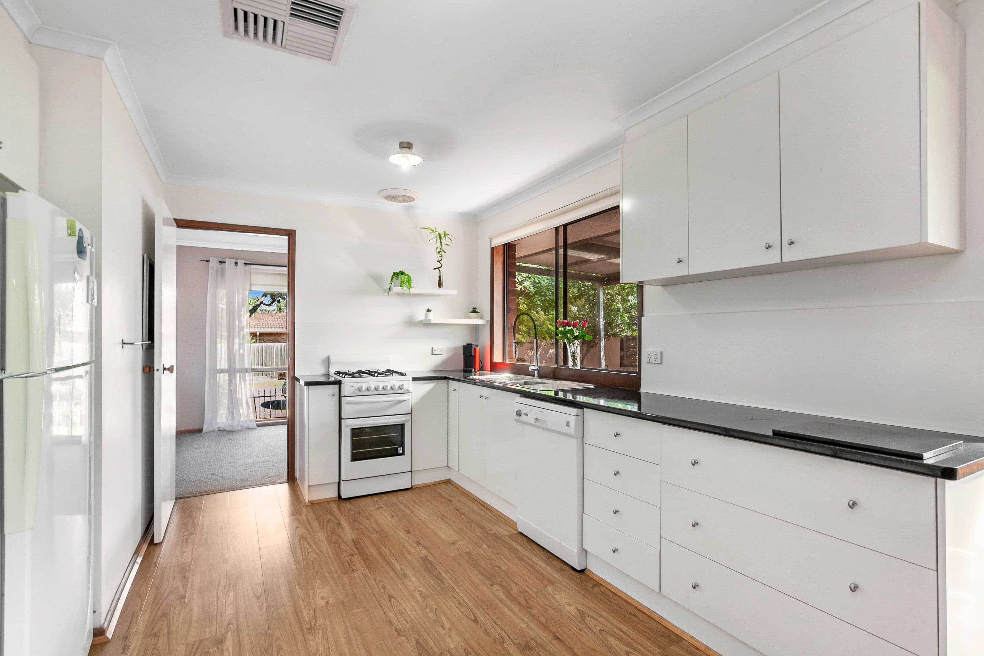 15 Chestnut Road, Mill Park VIC 3082, Mill Park - Thumbnail 3
