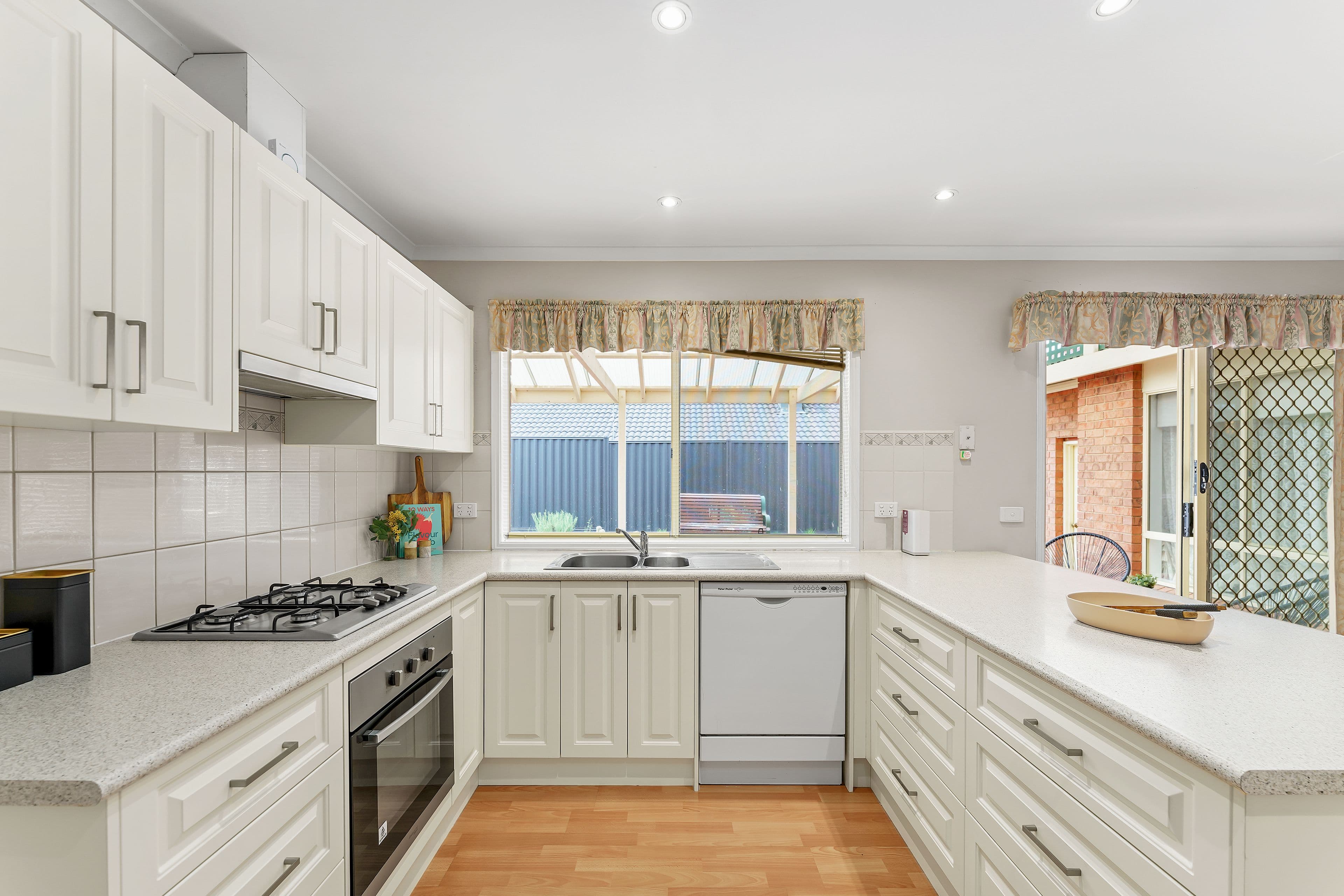 4 Merton Close, Sunbury VIC 3429, Sunbury - Thumbnail 3