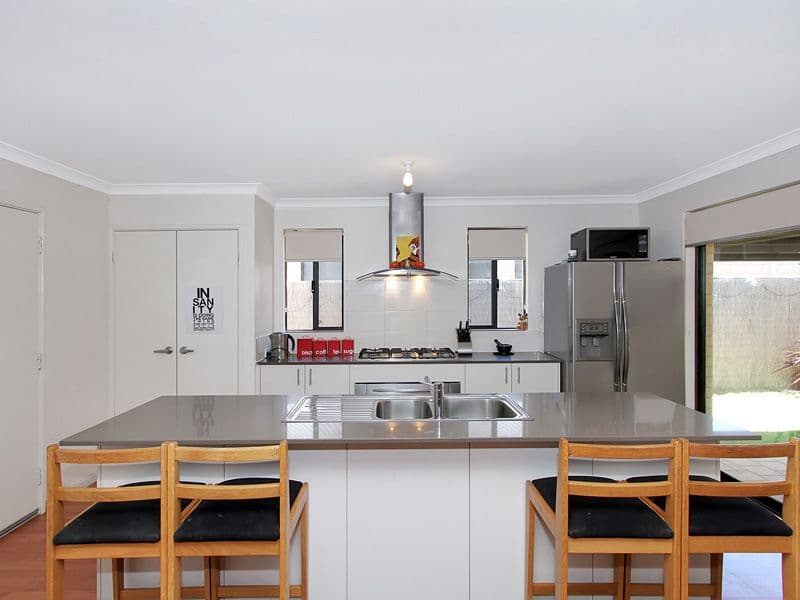 12 Berlin Drive, WANNEROO WA 6065, Wanneroo - Thumbnail 2
