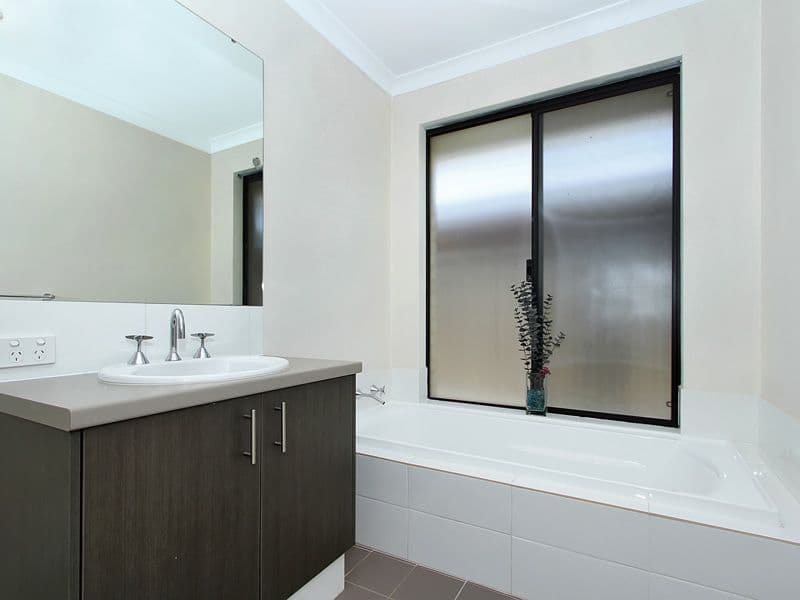 12 Berlin Drive, WANNEROO WA 6065, Wanneroo - Thumbnail 8