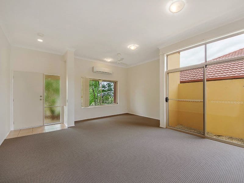 2 Hillbrook Place, VARSITY LAKES QLD 4227, Varsity Lakes - Thumbnail 3